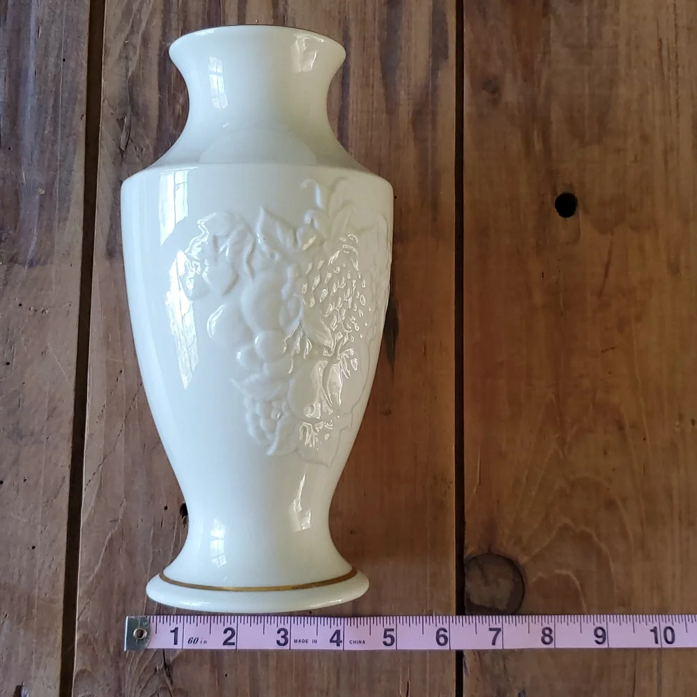 Lenox Fine porcelain Fruits of Life Ivory Large Vase